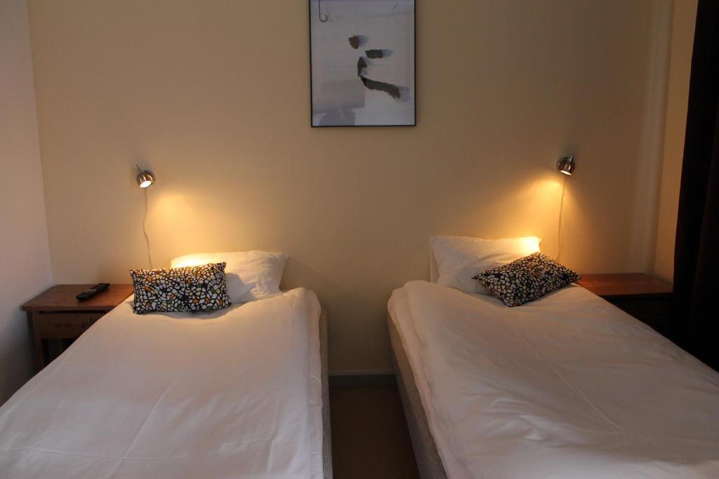 Hotell Lilla Station Köping Exteriör bild