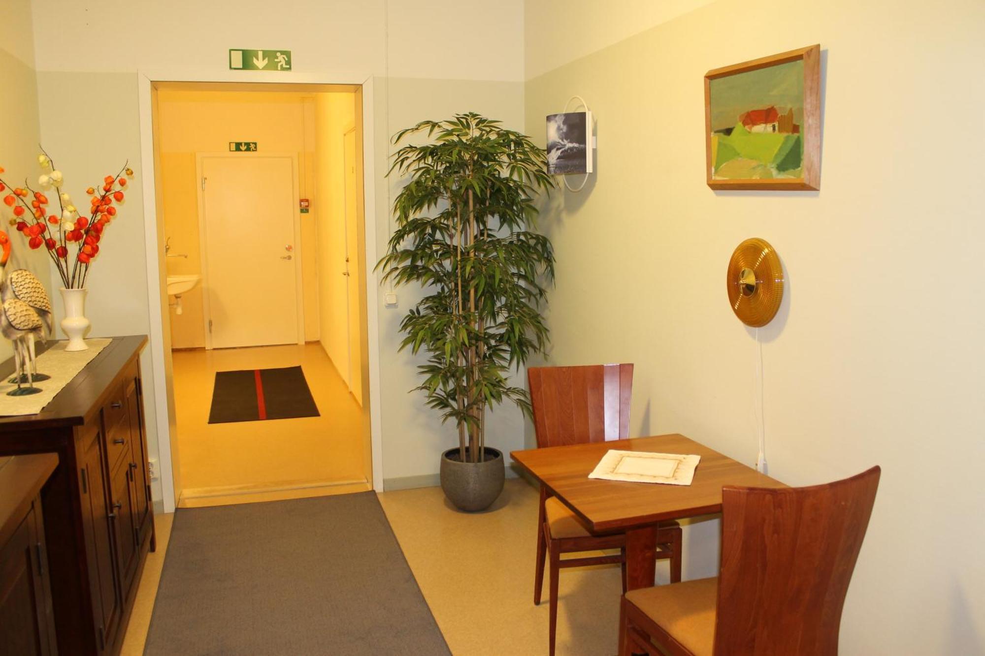 Hotell Lilla Station Köping Exteriör bild