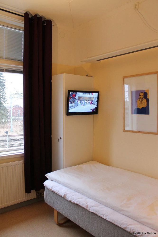 Hotell Lilla Station Köping Exteriör bild